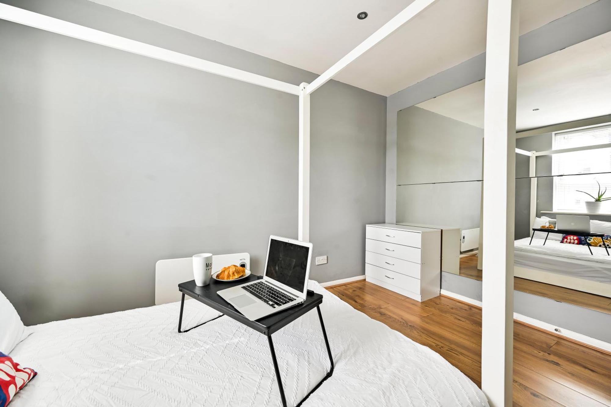Cosy 1-Bed E15, Sleeps 4, 1 Min From Tube Station Near O2 Arena Apartment Londra Exterior foto