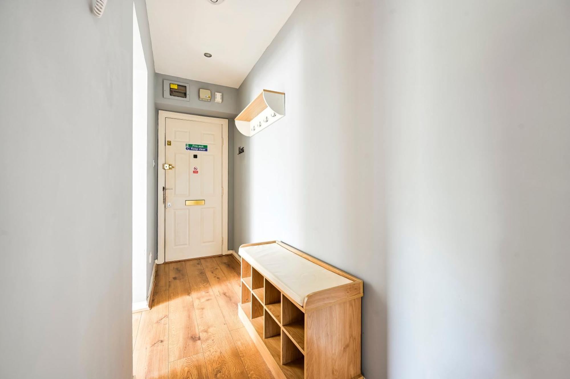 Cosy 1-Bed E15, Sleeps 4, 1 Min From Tube Station Near O2 Arena Apartment Londra Exterior foto