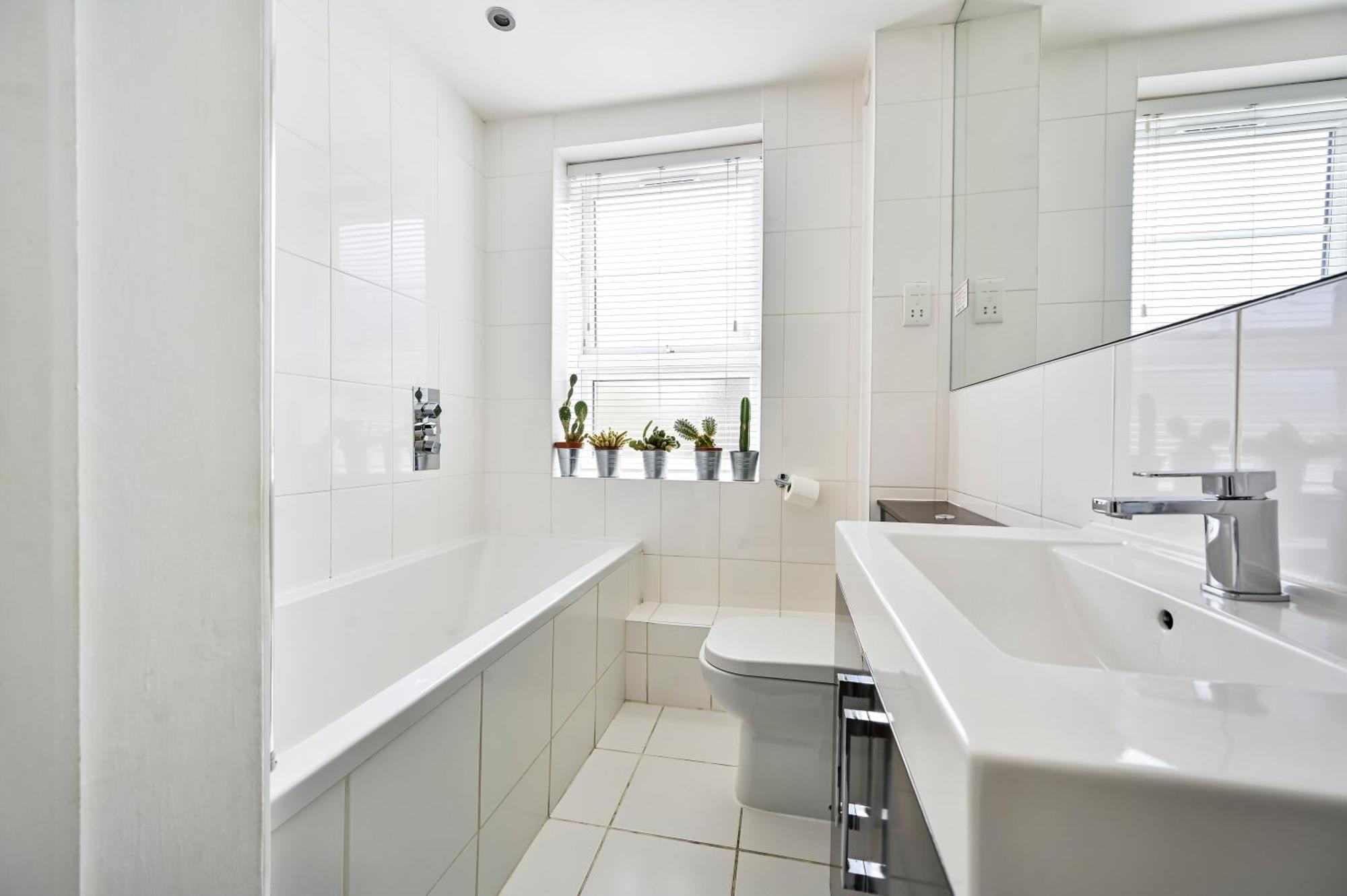 Cosy 1-Bed E15, Sleeps 4, 1 Min From Tube Station Near O2 Arena Apartment Londra Exterior foto