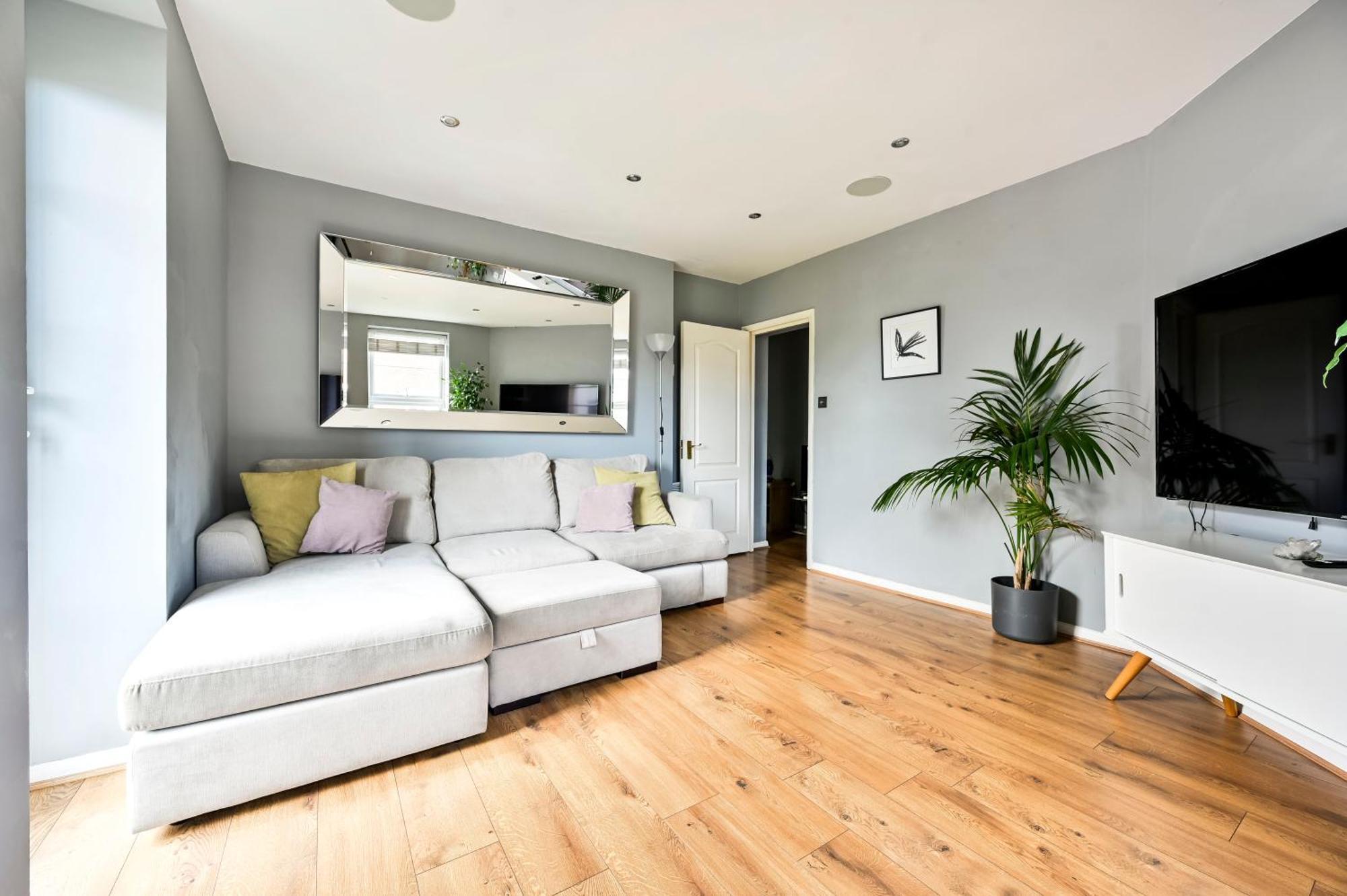 Cosy 1-Bed E15, Sleeps 4, 1 Min From Tube Station Near O2 Arena Apartment Londra Exterior foto