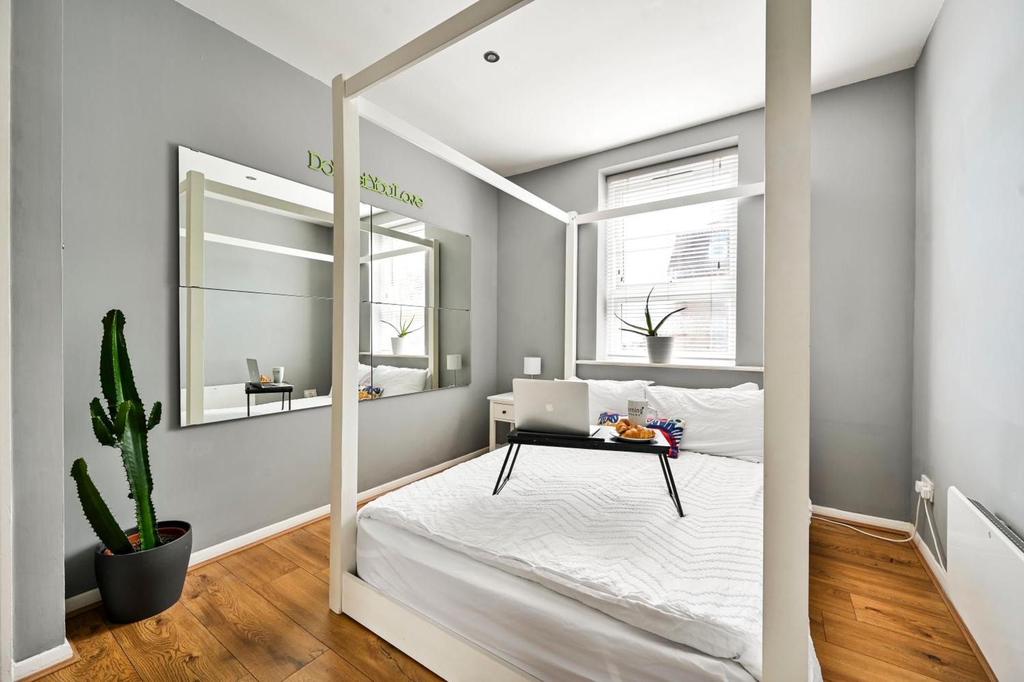 Cosy 1-Bed E15, Sleeps 4, 1 Min From Tube Station Near O2 Arena Apartment Londra Exterior foto