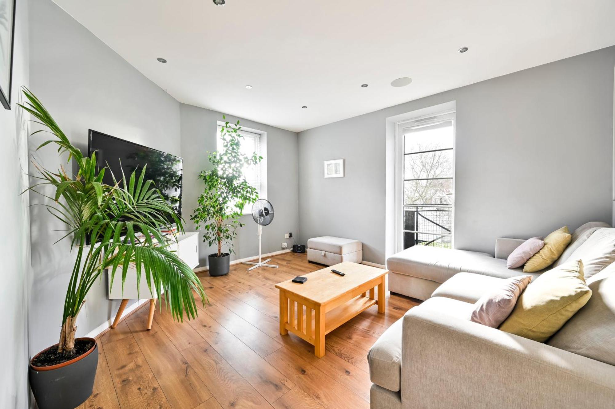 Cosy 1-Bed E15, Sleeps 4, 1 Min From Tube Station Near O2 Arena Apartment Londra Exterior foto