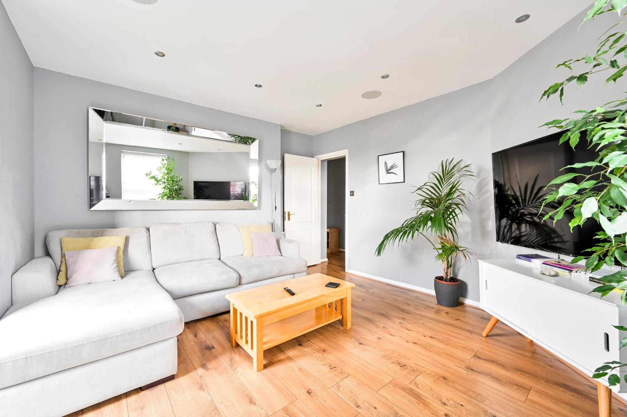 Cosy 1-Bed E15, Sleeps 4, 1 Min From Tube Station Near O2 Arena Apartment Londra Exterior foto
